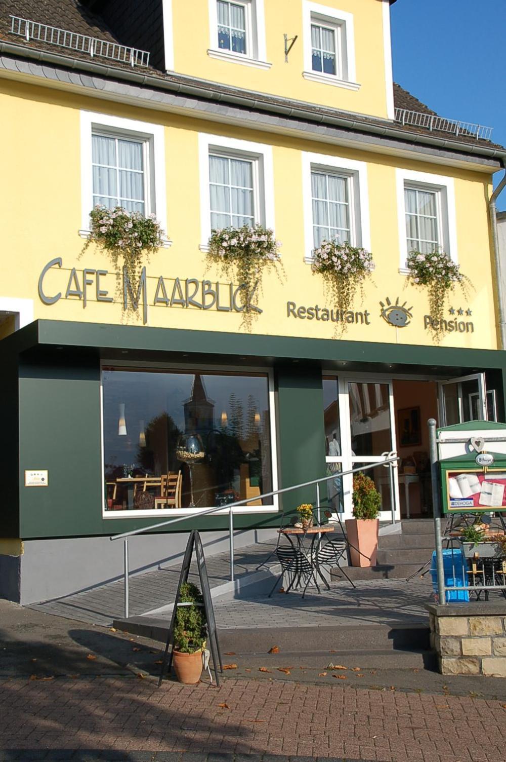 Hotel-Ferienwohnungen Cafe Maarblick Schalkenmehren Exterior photo
