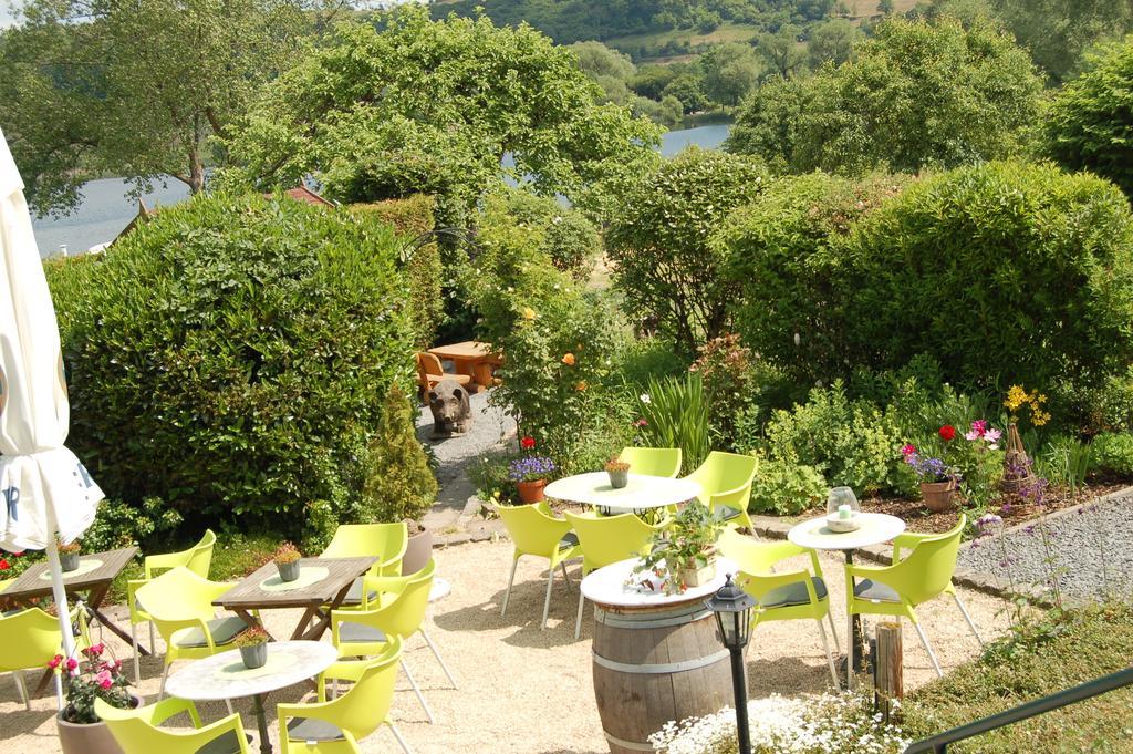 Hotel-Ferienwohnungen Cafe Maarblick Schalkenmehren Exterior photo