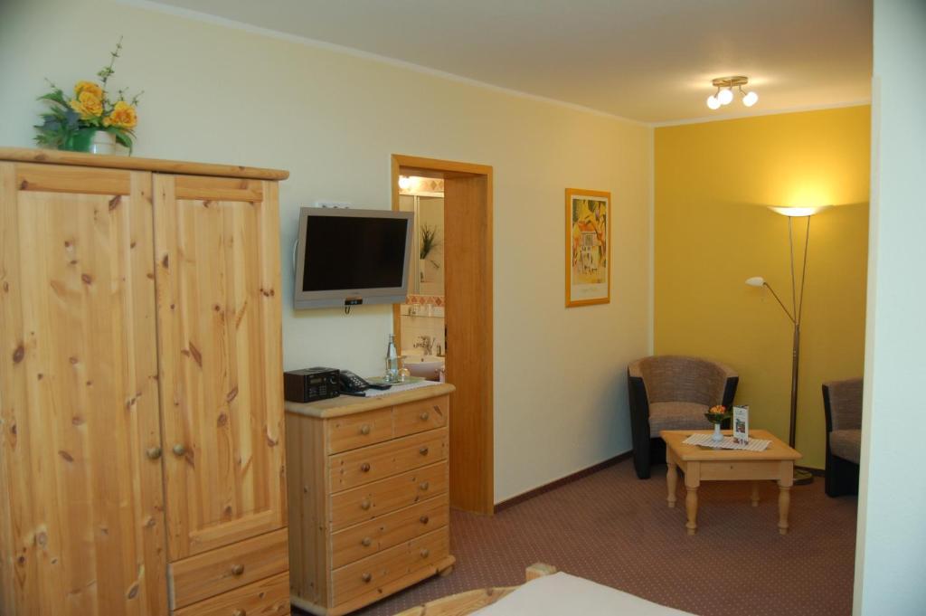 Hotel-Ferienwohnungen Cafe Maarblick Schalkenmehren Room photo